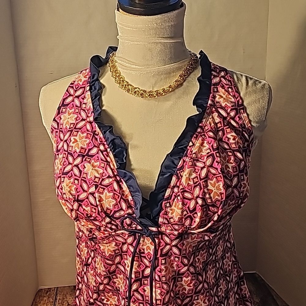 Kim Roger's curvy swim top size 18W.